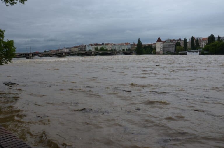 用顫抖的雙手處理危機：我作為德國西部洪水幫手的反應